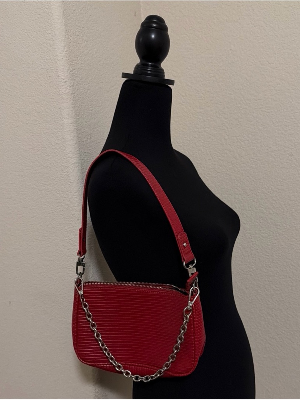 Red Women’s Shoulder Bag with Chain Accent